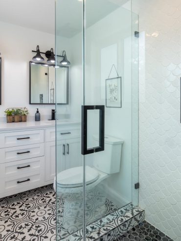 astuces et conseils pratiques pour Aménager une petite salle de bain de 4 m²