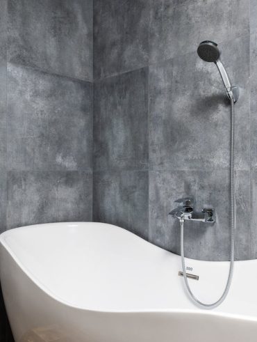 Aménager une salle de bain moderne avec des carreaux de ciment