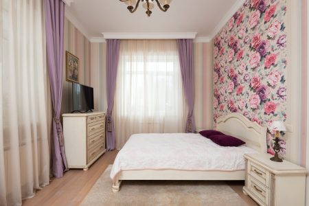 Le papier peint à fleurs est un retour en force dans la déco