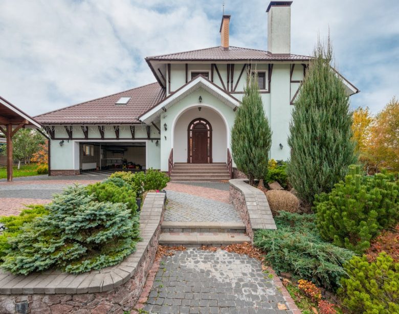 Les avantages de la bordure en pierre naturelle pour vos projets d'aménagement